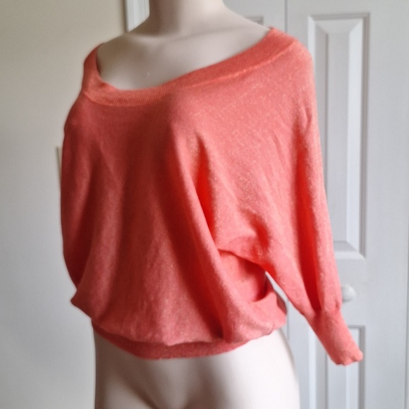 🎁Express Off-the-Shoulder Coral Sweater Size Small - Picture 6 of 9